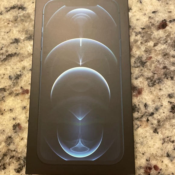 NOT IPHONES THEY ARE BOXS - Picture 4 of 6